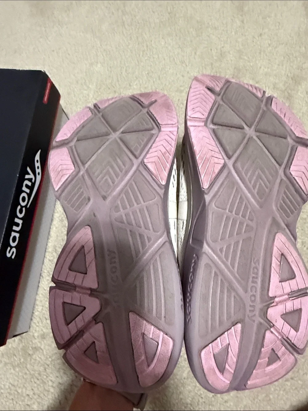 Saucony women running